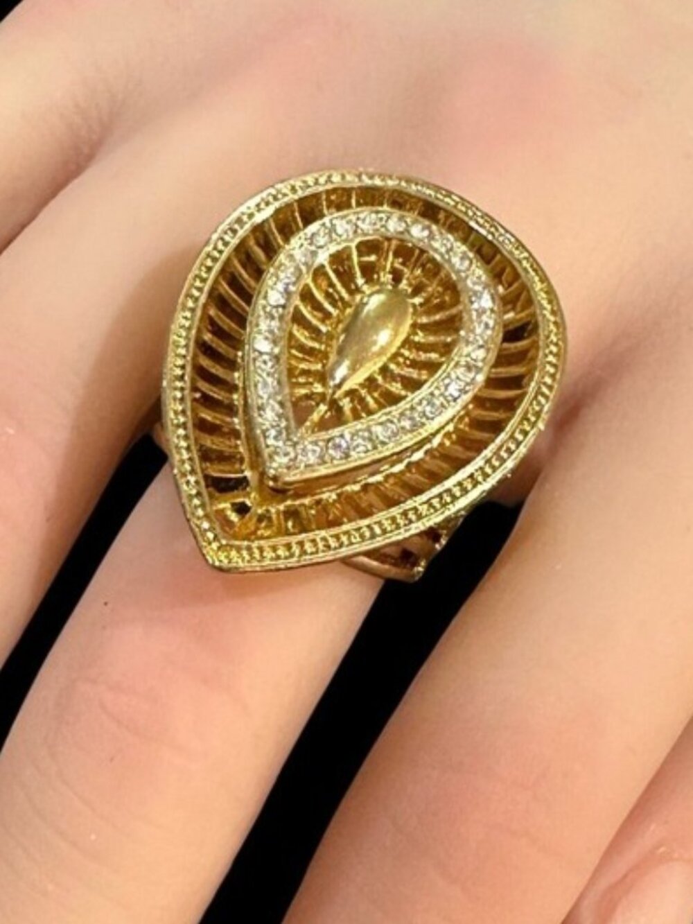 Teardrop Gold Tone Chunky Statement Ring With Crystal Inlay Size 7